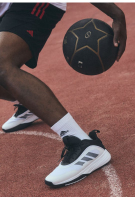Adidas в баскетболе: эволюция технологий и моделей Adidas в баскетболе: эволюция технологий и моделей