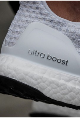 Adidas Ultra Boost DNA 5.0 получили полностью белую расцветку «Cloud White»